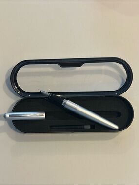 New Fountain Pilot Pen with Clear-Top Travel Case